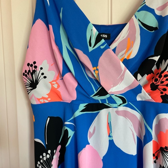 Express never worn blue floral mini dress with adjustable straps size small - Picture 3 of 5